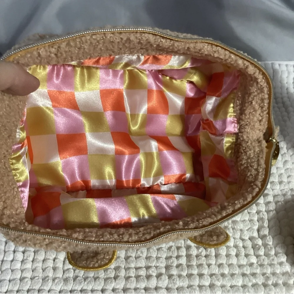 SPECTRUM Limit Ed Disney Winnie The Pooh Fuzzy Makeup Bag, Brush Set & Cleaner